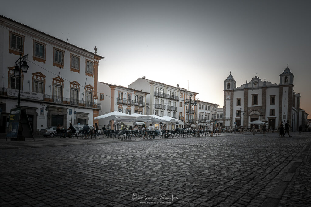 Giraldo Square in Évora 